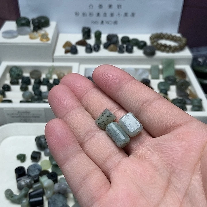末***沫和田玉未镶嵌颈饰