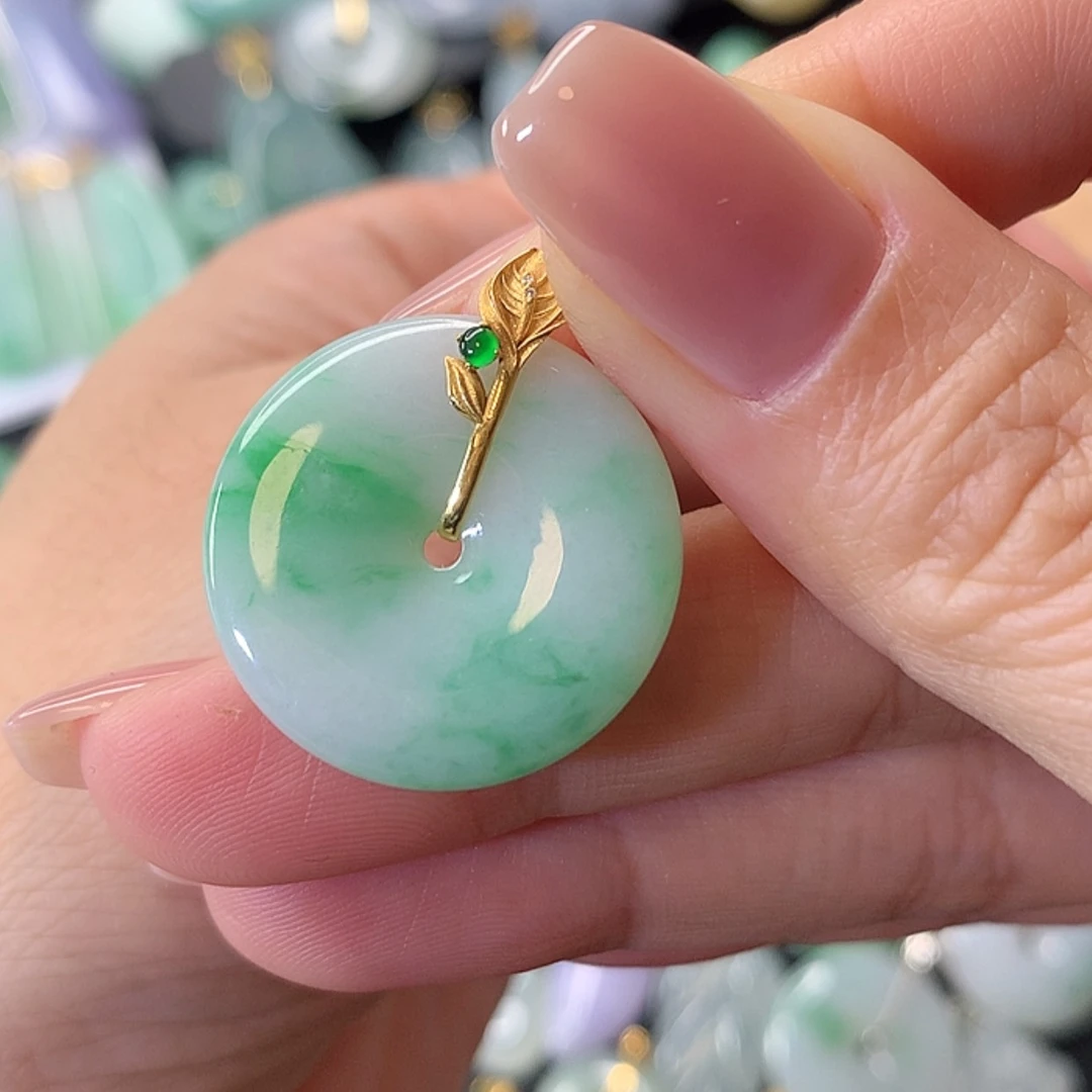 【闪购商品】翡翠吊坠(赠链)18K金镶嵌