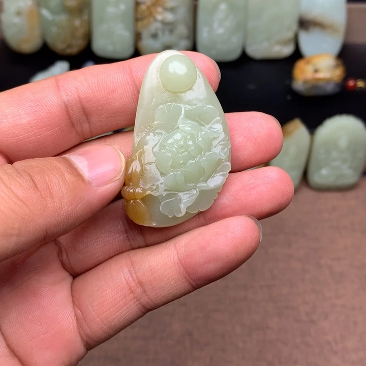 和田玉（糖玉）未镶嵌颈饰