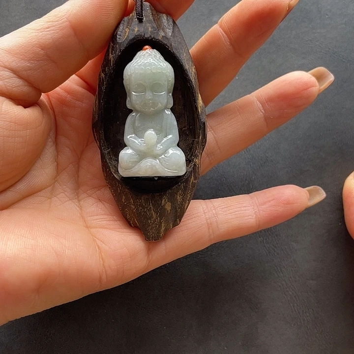 六***六翡翠未镶嵌颈饰666