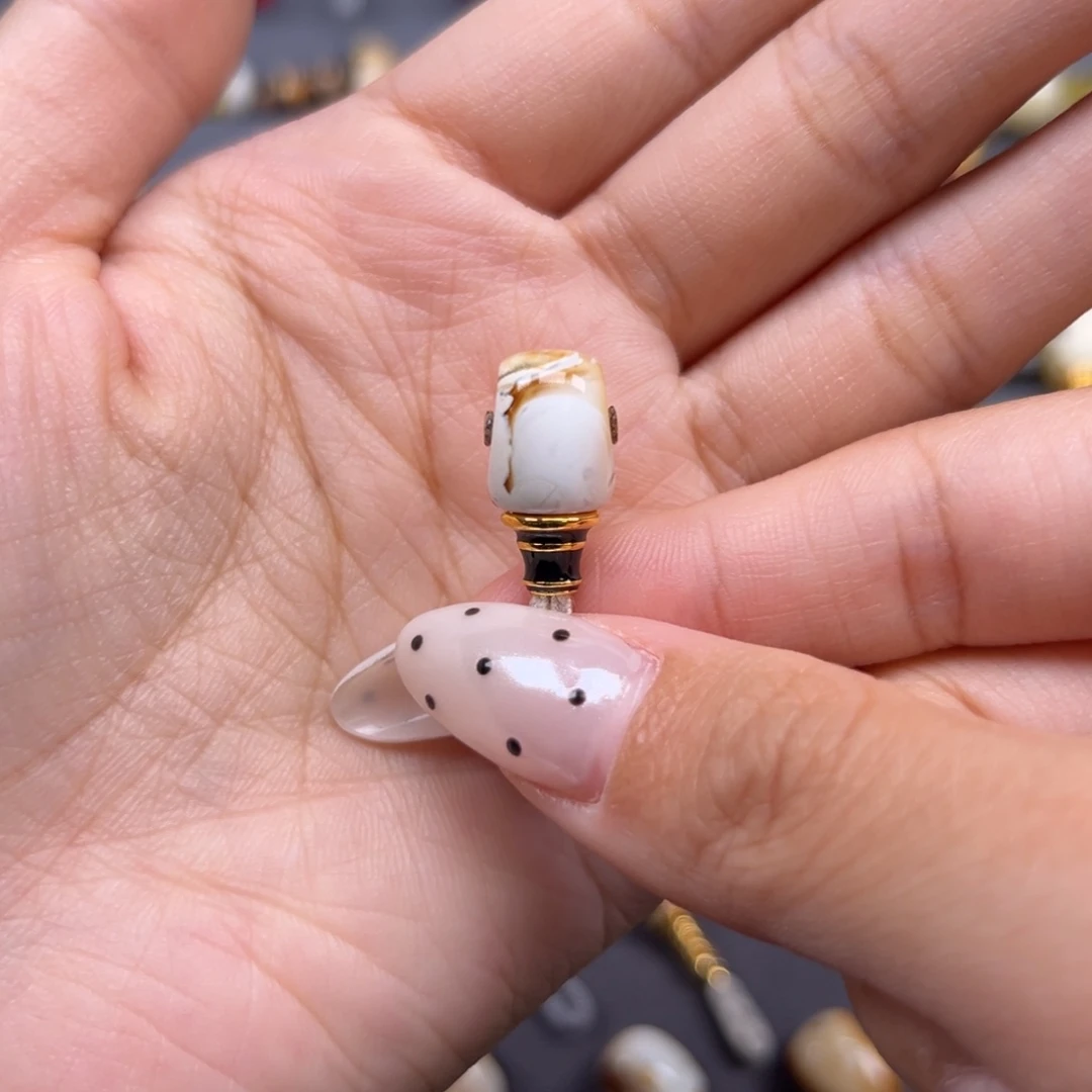 琥珀未镶嵌裸石8mm