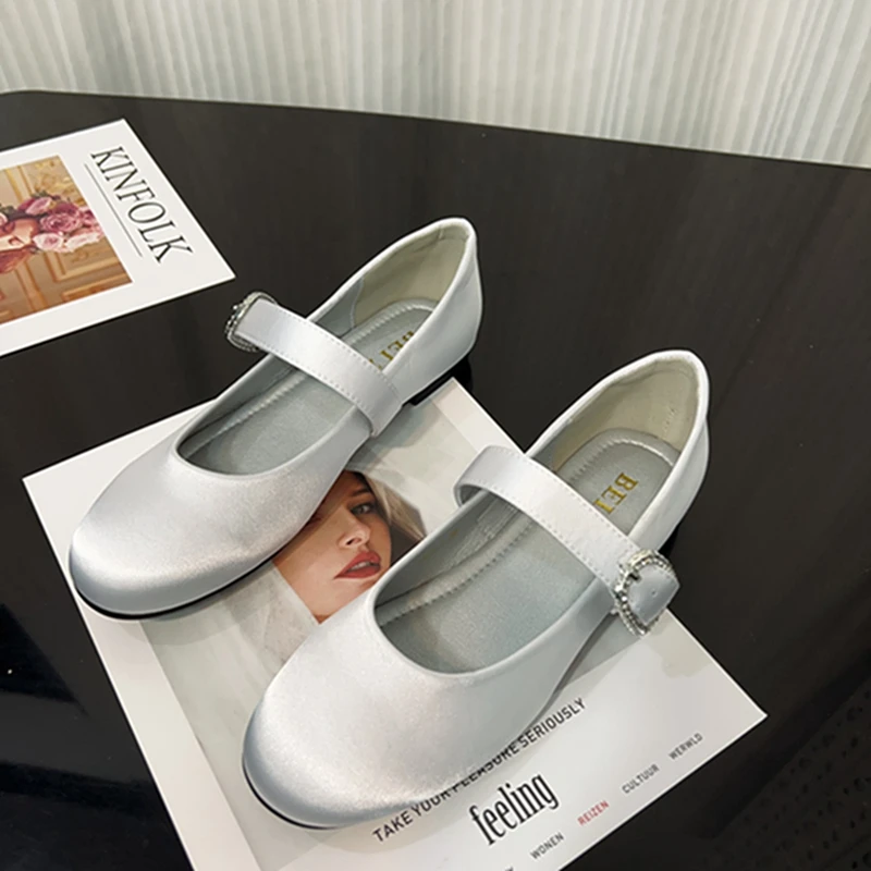 法式绸缎面浅口圆头平底玛丽珍鞋女新款一字带平跟单鞋配裙子