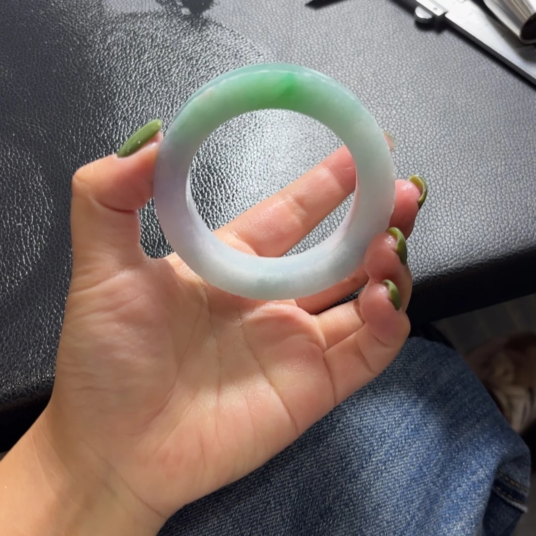 雷***吖定制翡翠未镶嵌手镯