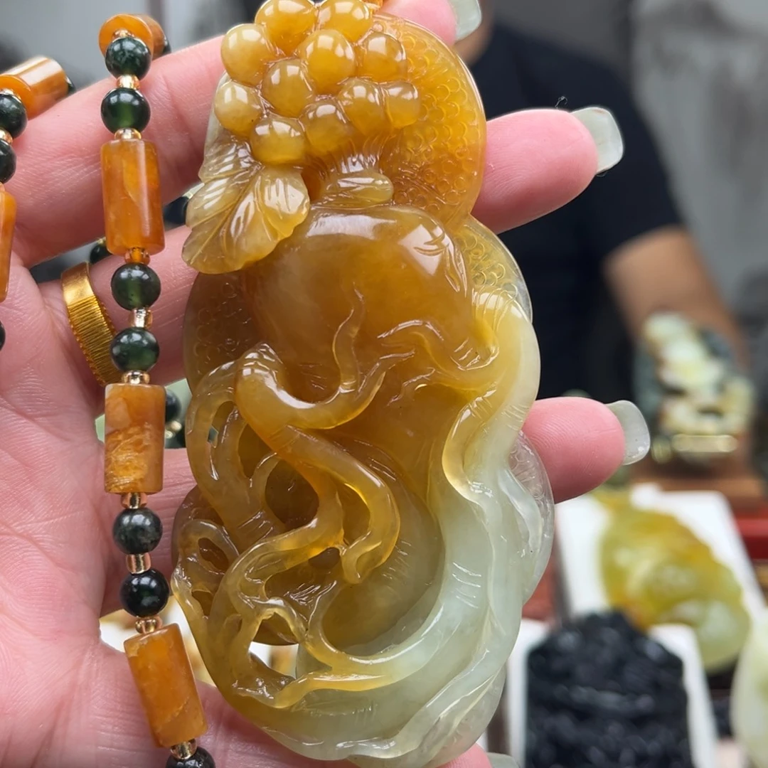 岫玉未镶嵌颈饰挂件