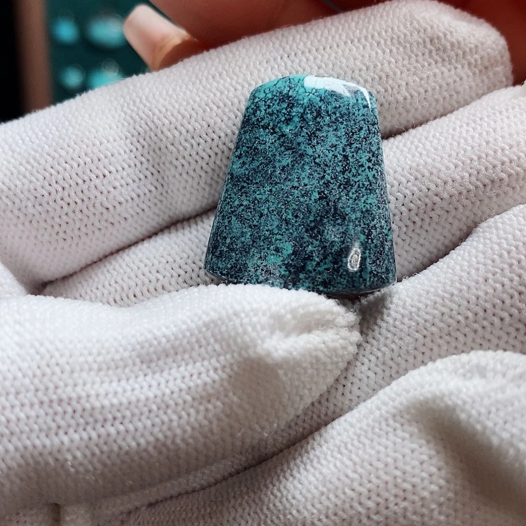 未镶嵌绿松石颈饰