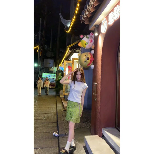 白色正肩短袖t恤女夏季修身韩系打底衫内搭甜辣上衣半身裙套装