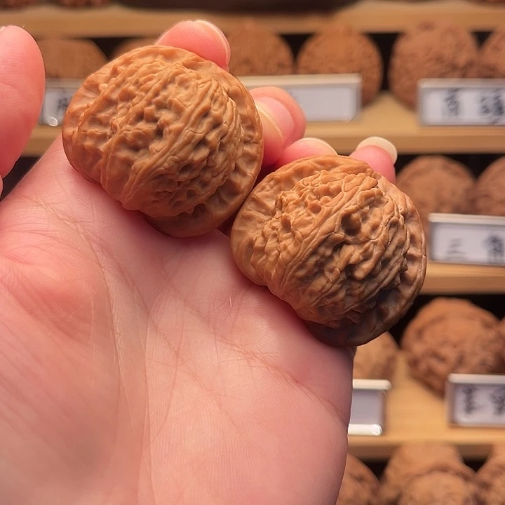 文玩核桃把件40白狮子