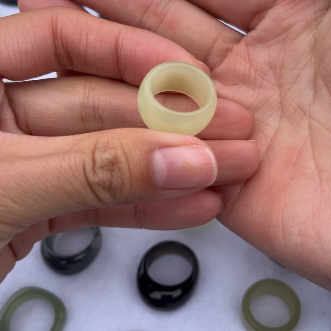 和田玉戒指未镶嵌?****