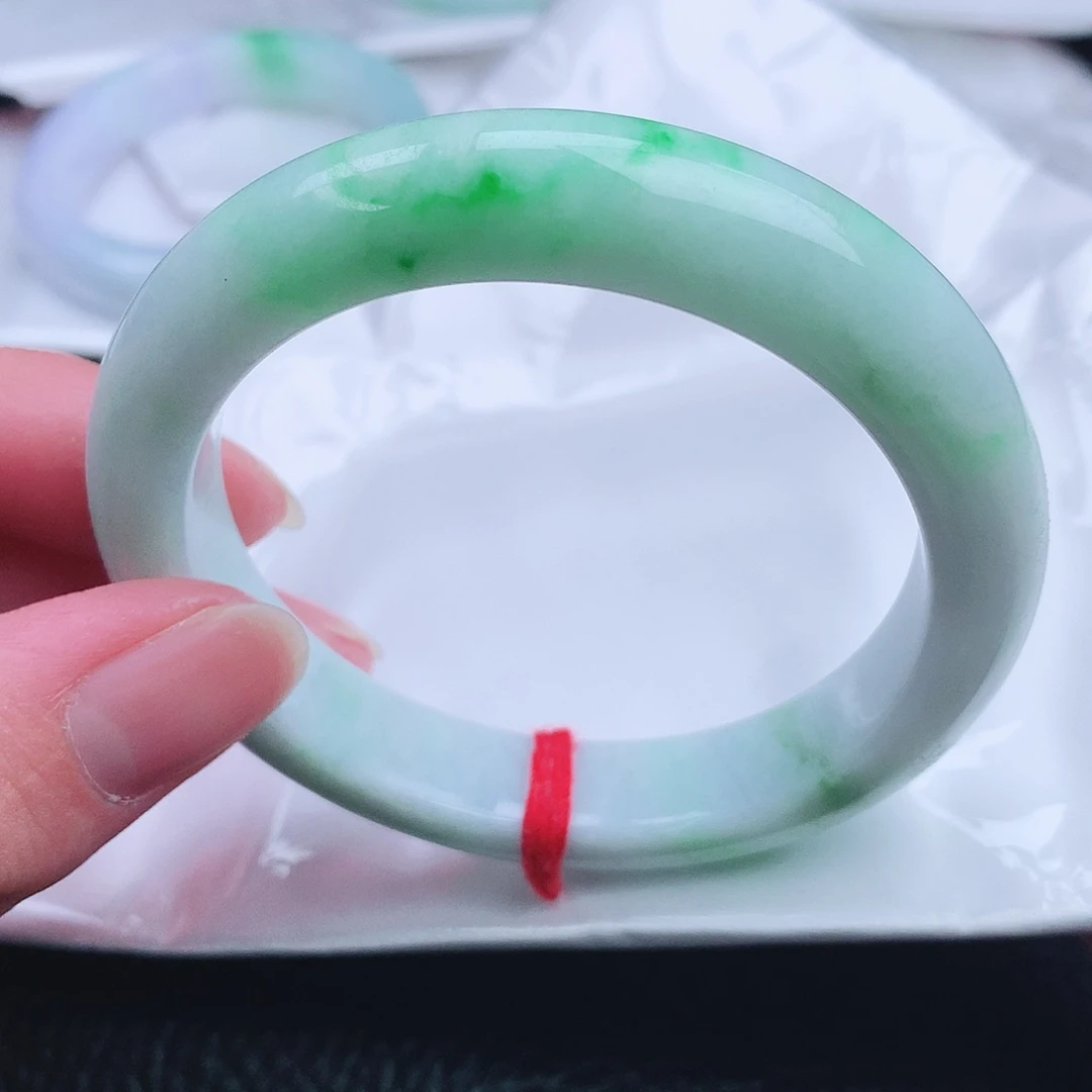 翡翠未镶嵌手镯。。。