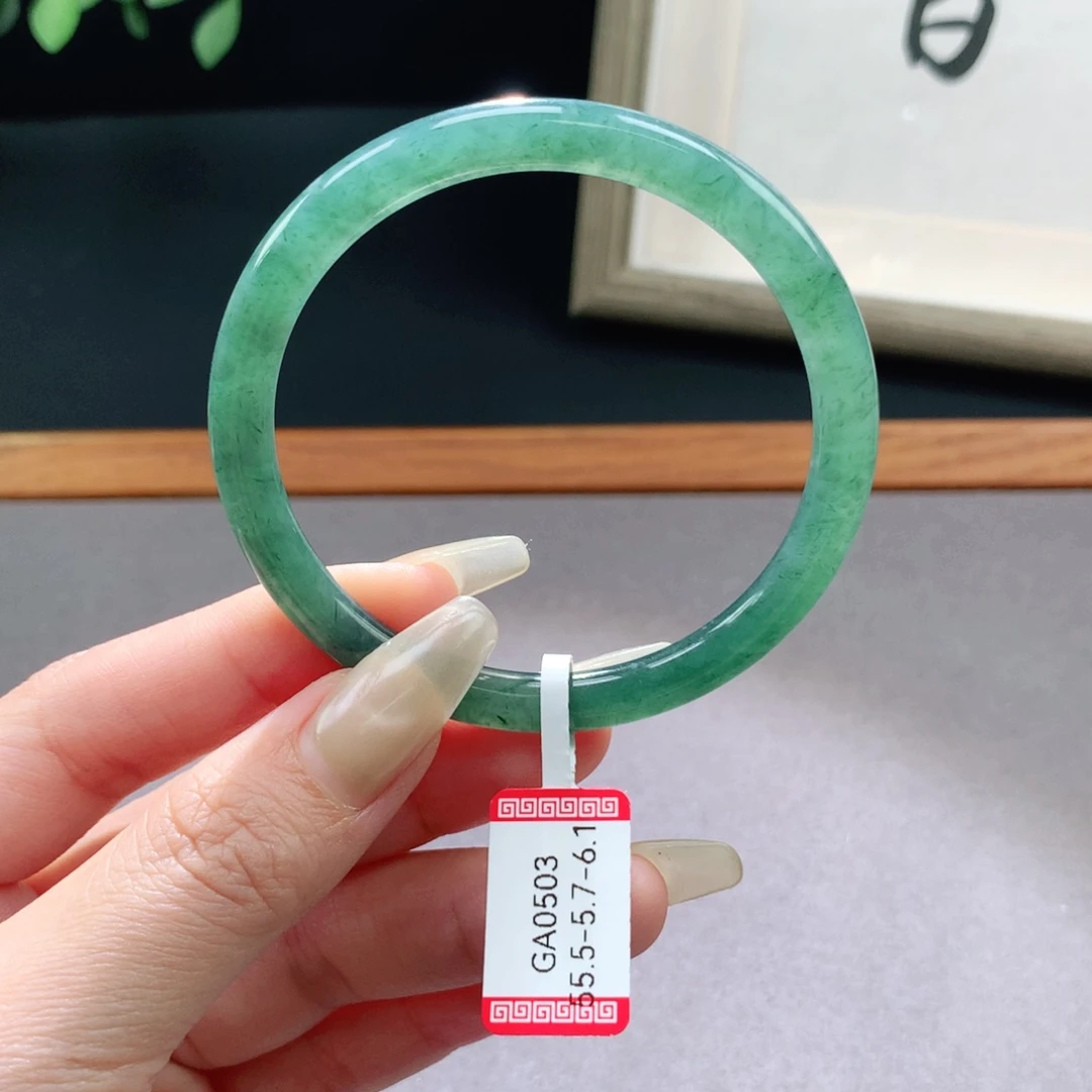 翡翠手镯未镶嵌天然翡翠手镯