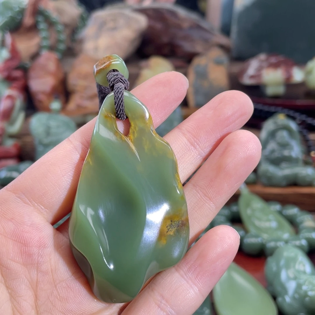 岫岩河磨玉（透闪石质玉）颈饰未镶嵌烟*