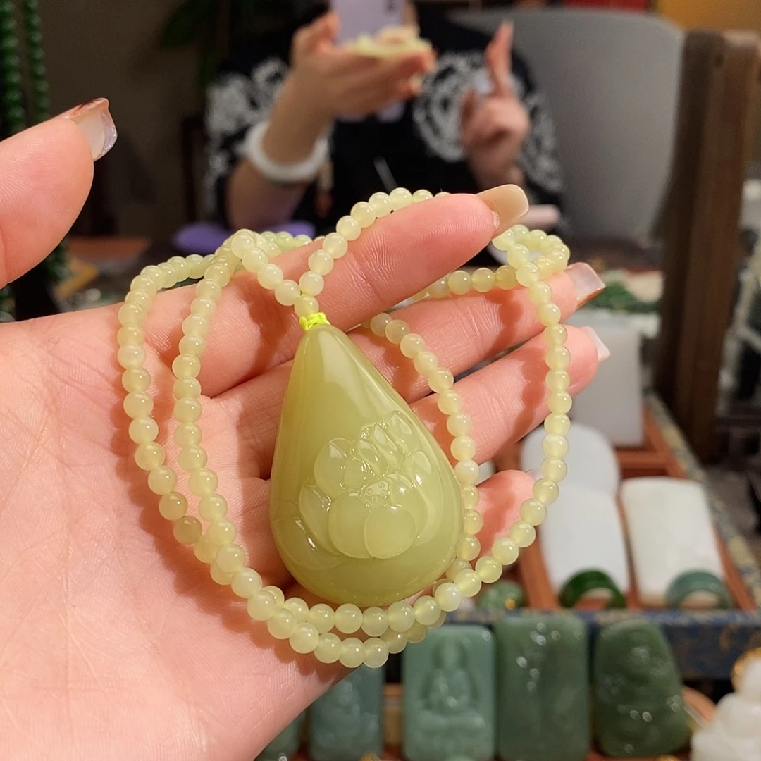 和田玉未镶嵌吊坠(赠链)