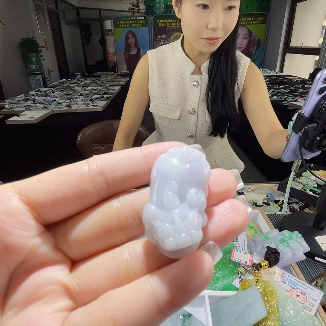 颈饰未镶嵌翡翠一个