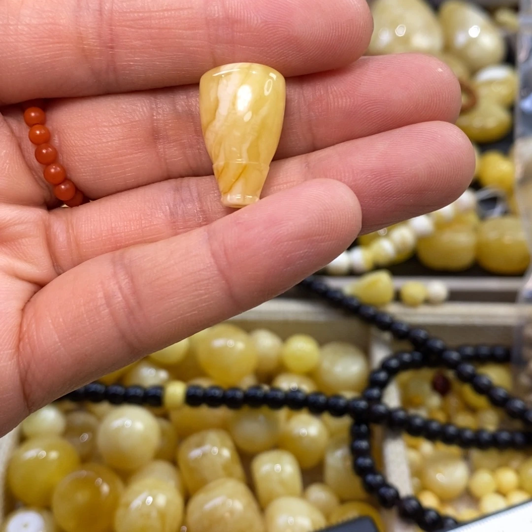 赵***美裸石琥珀未镶嵌原矿蜜蜡配珠