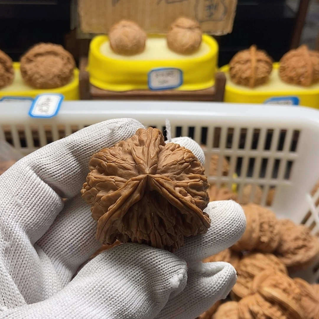 哈***哈文玩核桃吊坠白狮子奔