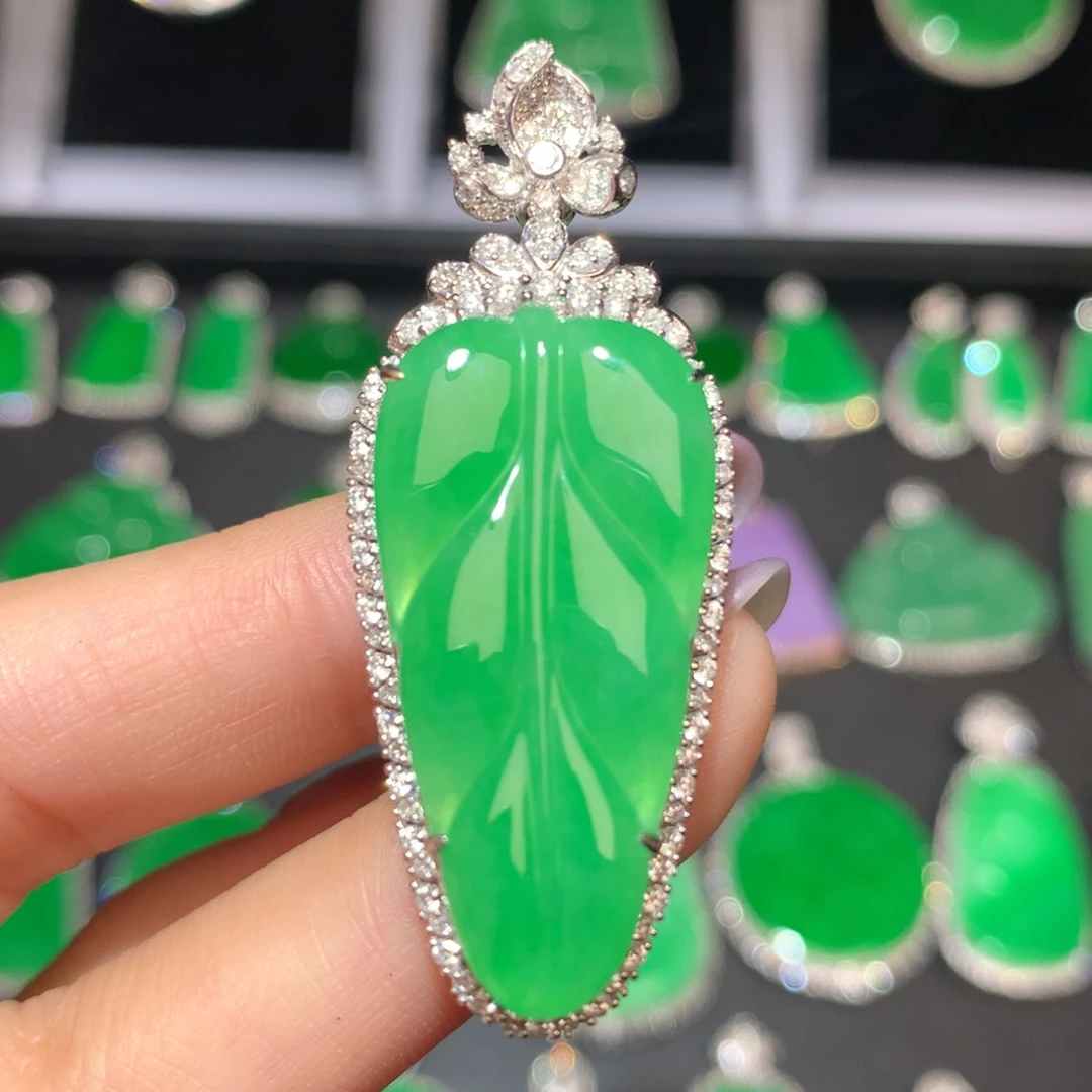 翡翠颈饰18K金镶嵌翡翠