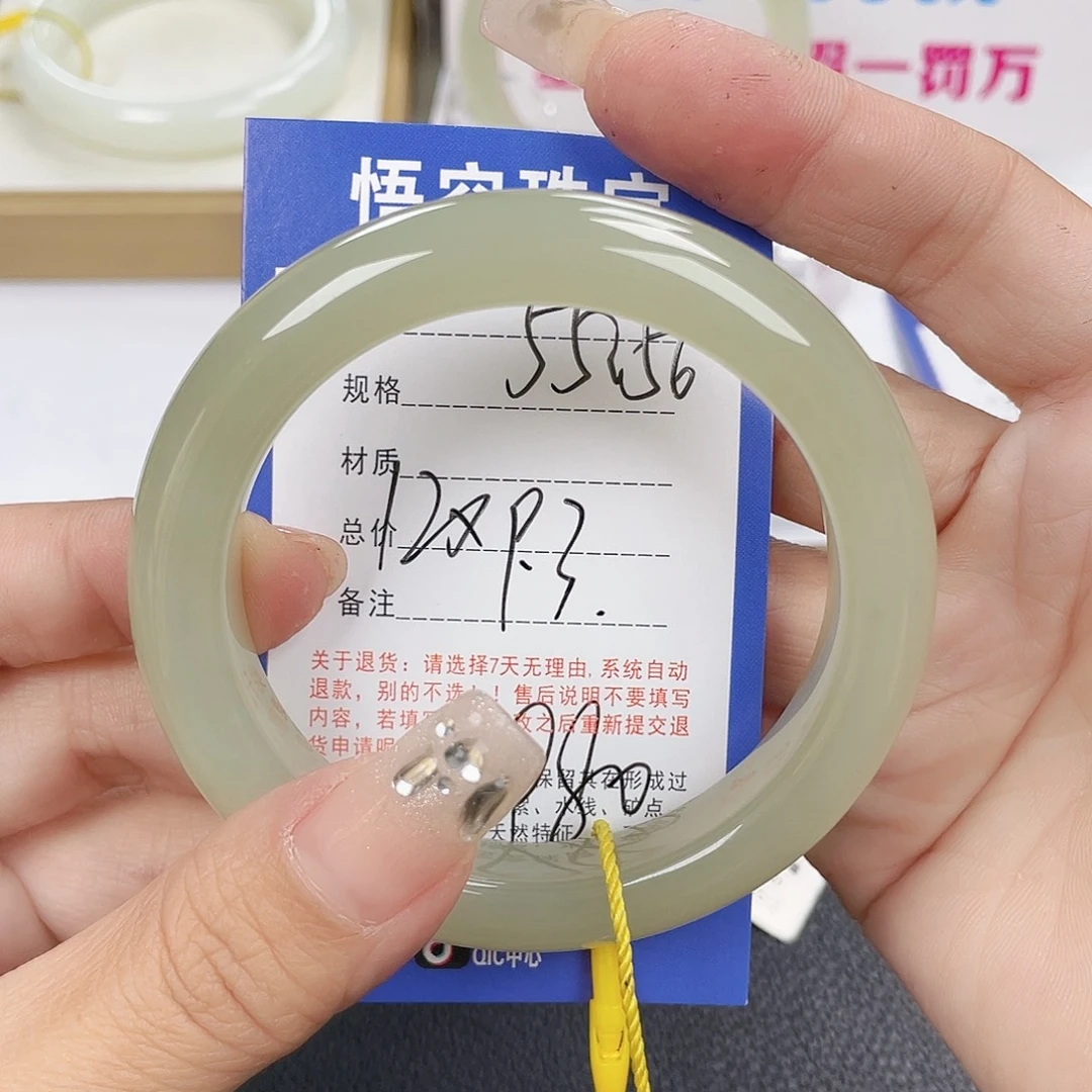 和田玉未镶嵌手镯