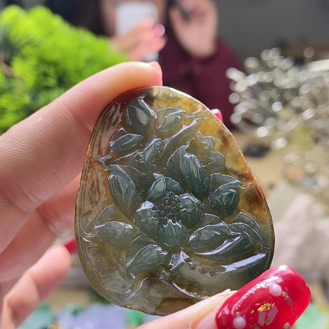 【闪购商品】翡翠颈饰未镶嵌荷叶