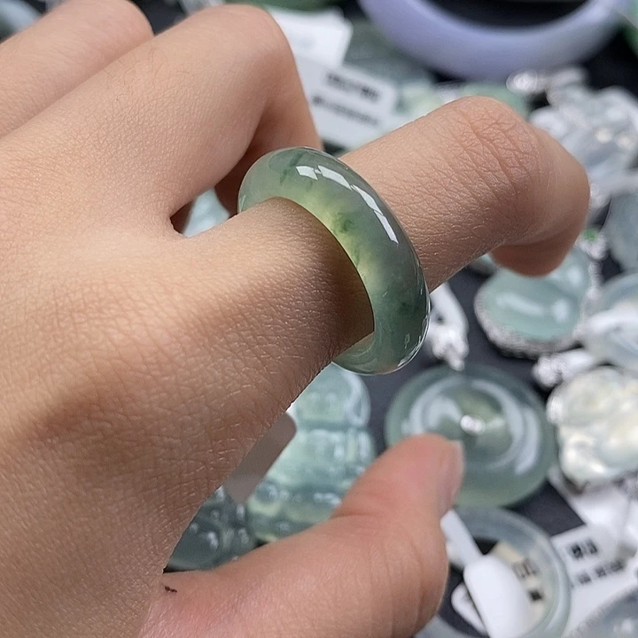 翡翠未镶嵌戒指17.8