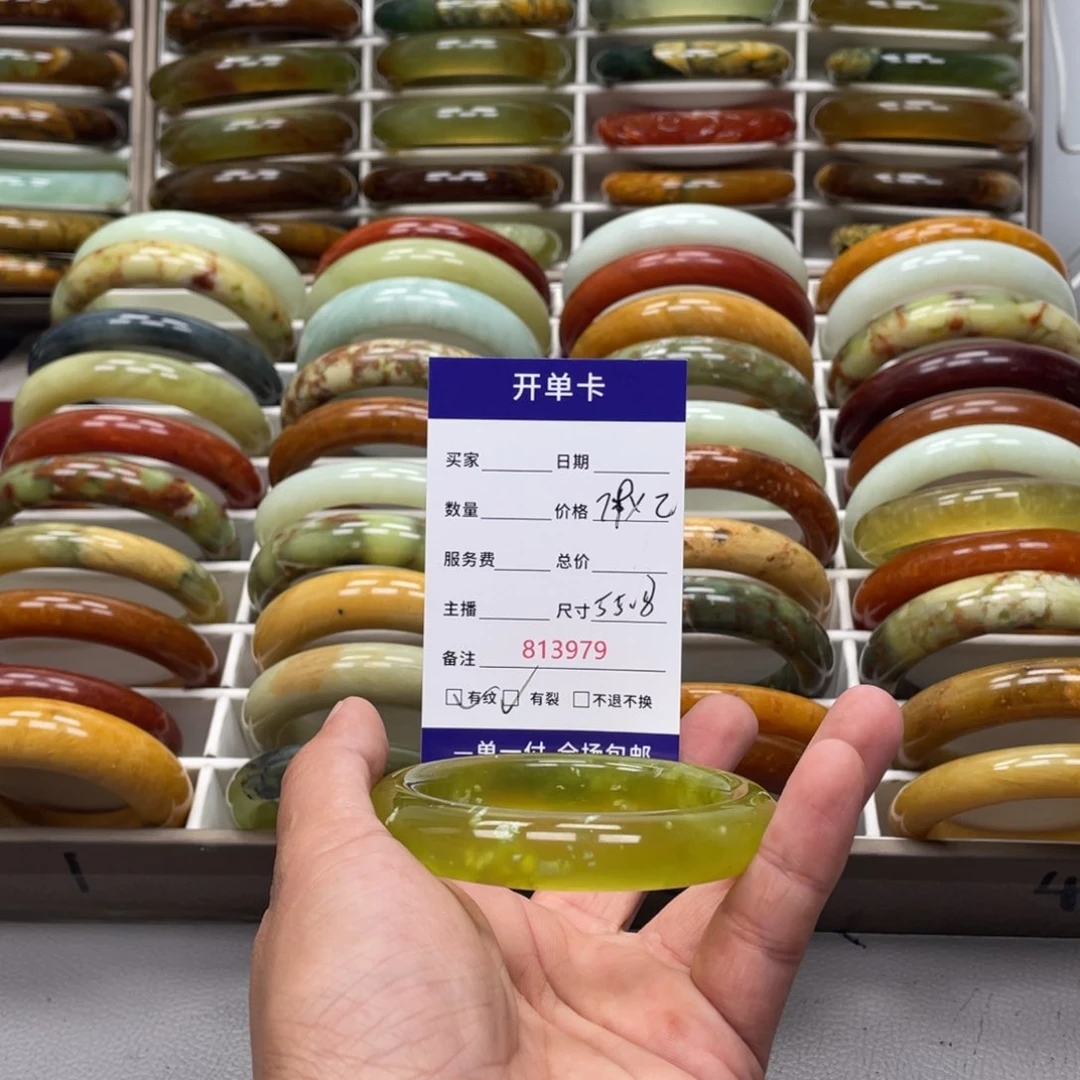 丫***头蛇纹石玉未镶嵌手镯