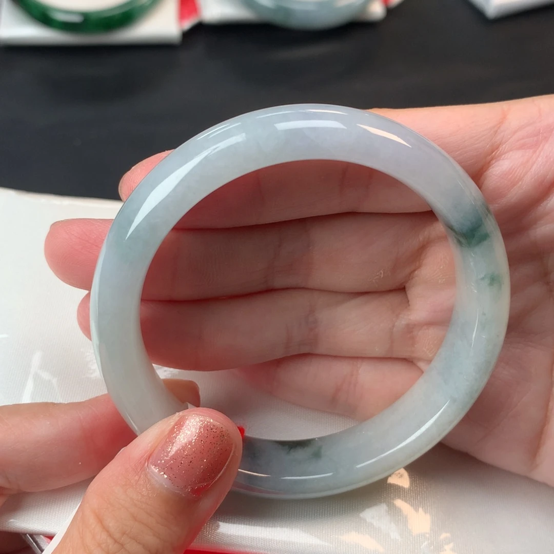 翡翠手镯未镶嵌三彩53圈口