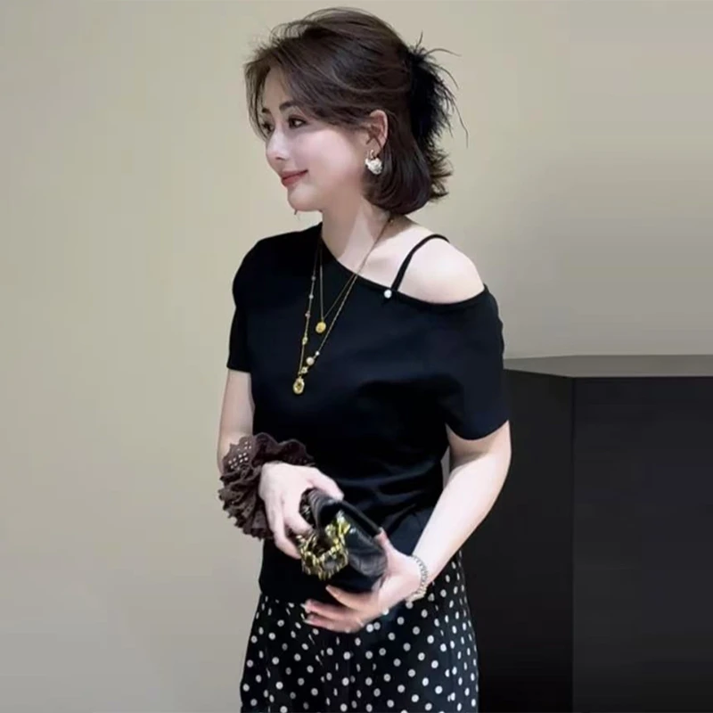 斜肩露肩黑色短袖t恤女2025新款夏季设计感独特超好看一字肩上衣