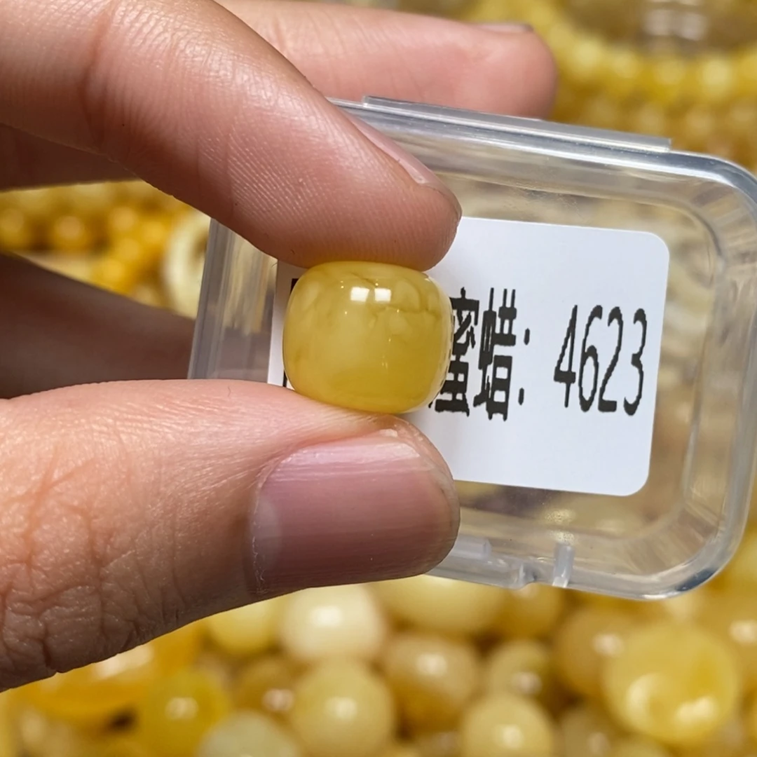 蜜蜡未镶嵌珠宝奇石4623
