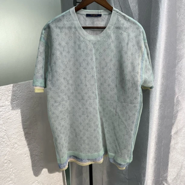 99新 LouisVuitton/路易威登 99新Lv欧根纱满印短袖 尺码：XS