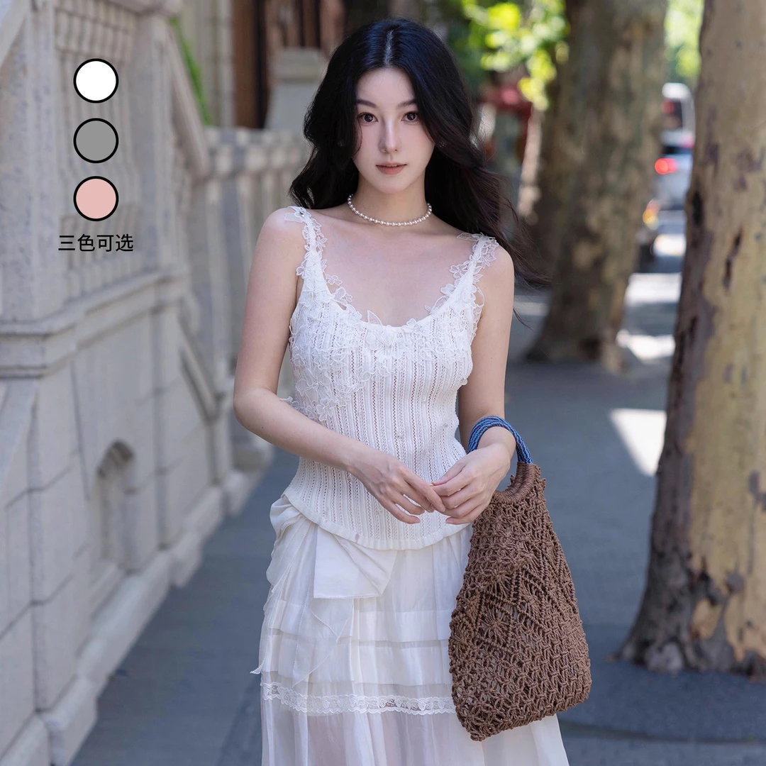 LE FAME/拉飞姆2025年春季慵懒风蕾丝拼接针织背心