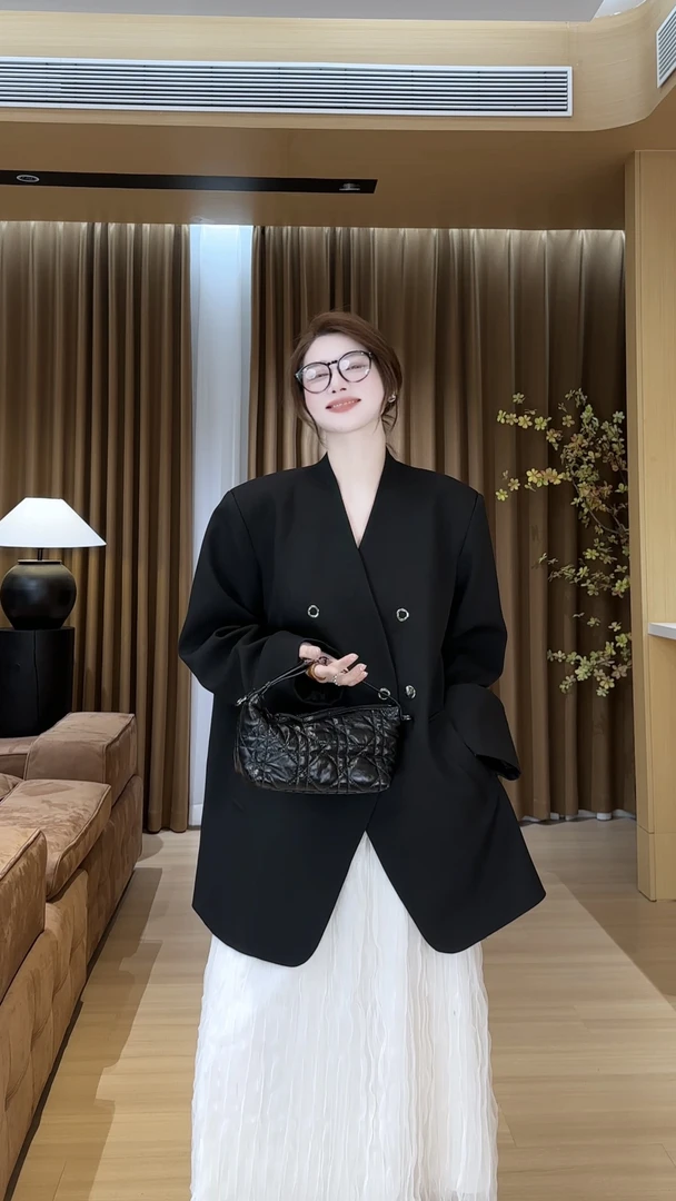 月月不吃鱼 2025春款小众设计私服自留款百搭西装外套 2502C572