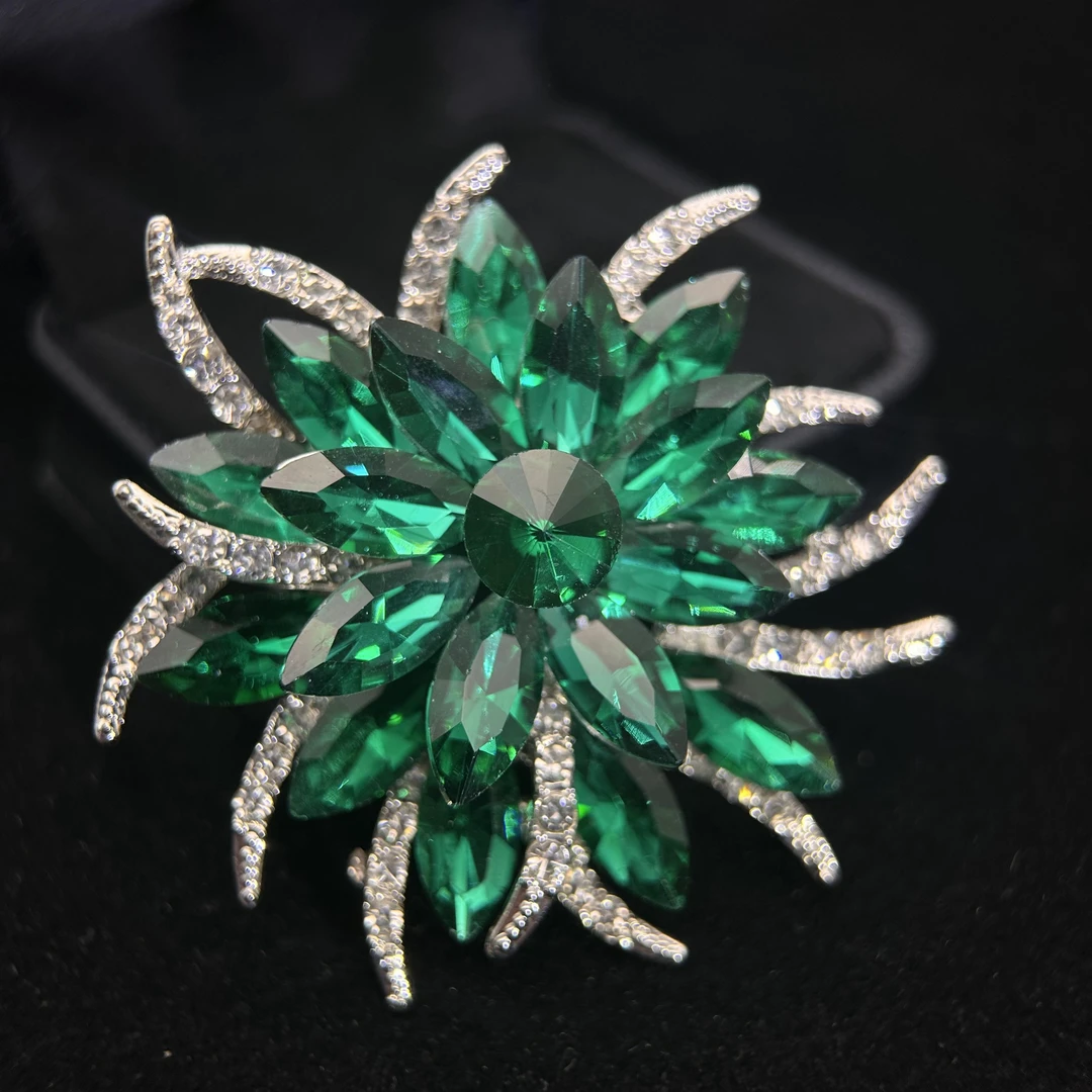 7827绿色盛世繁星胸针