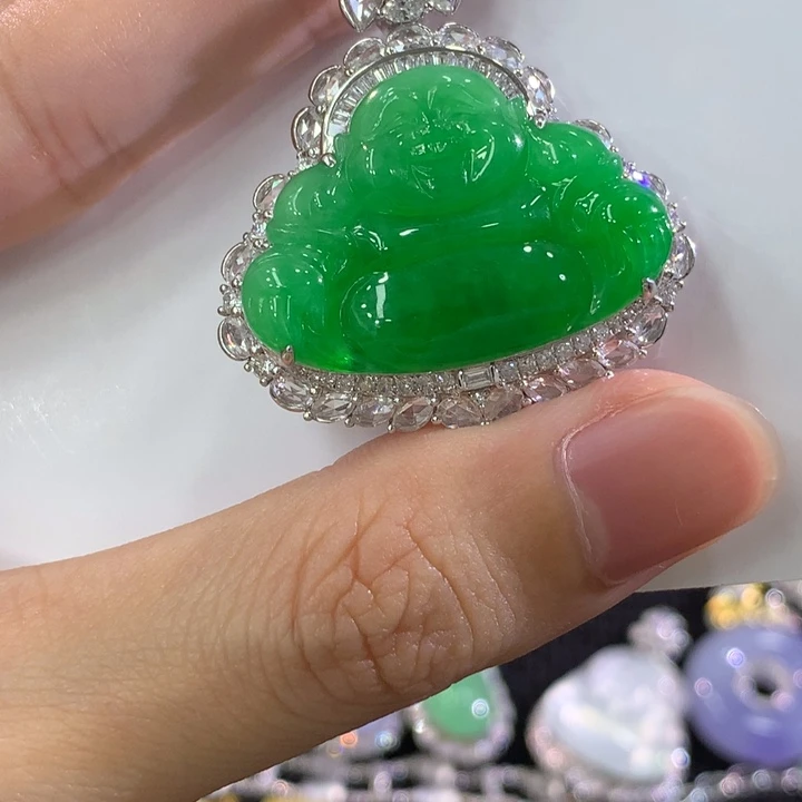 颈饰18K金镶嵌翡翠佛公