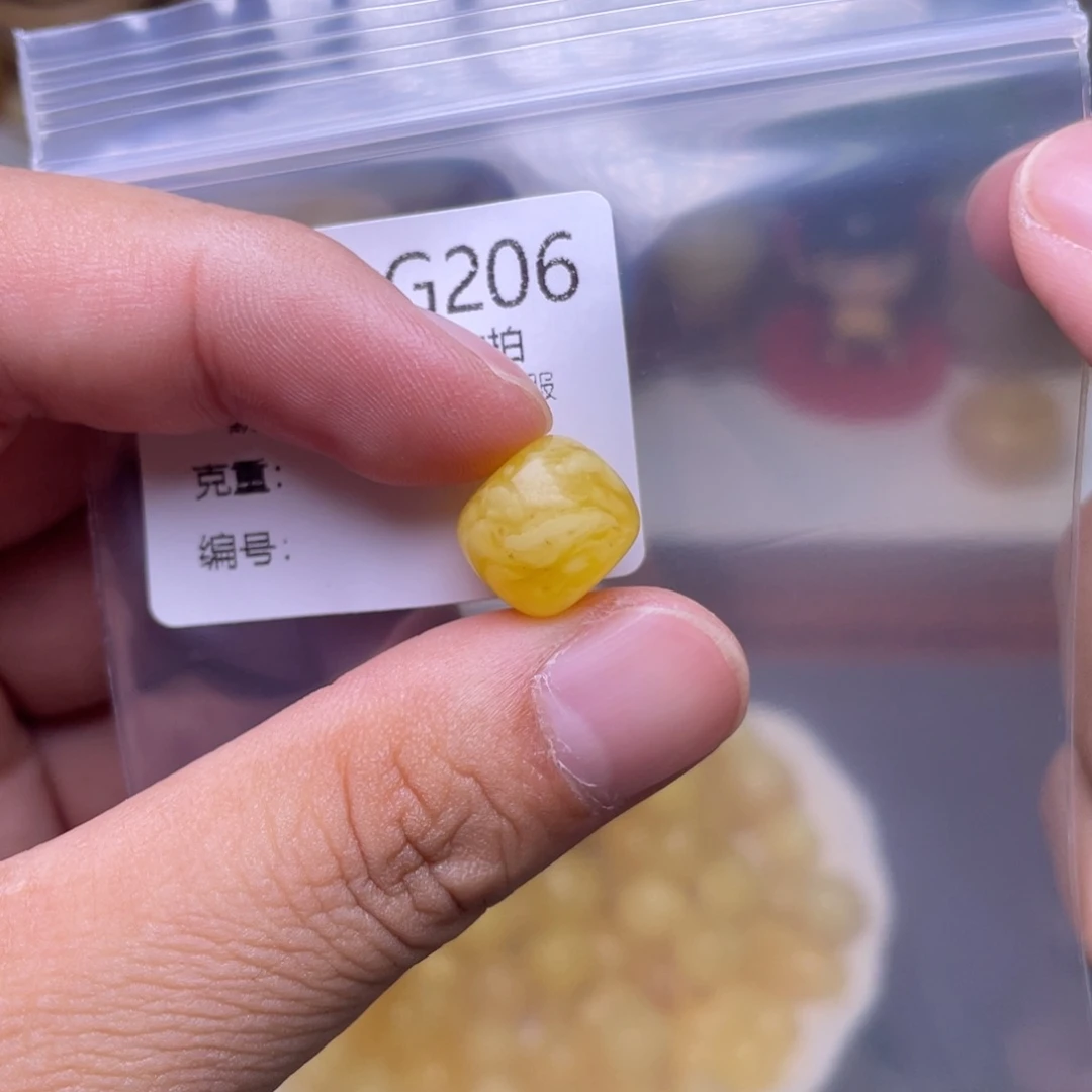 琥珀未镶嵌珠宝奇石