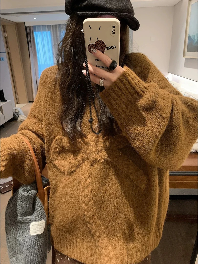 蝴蝶结加厚毛衣女秋冬宽松软糯糯针织休闲上衣抗起球钩花打底衫