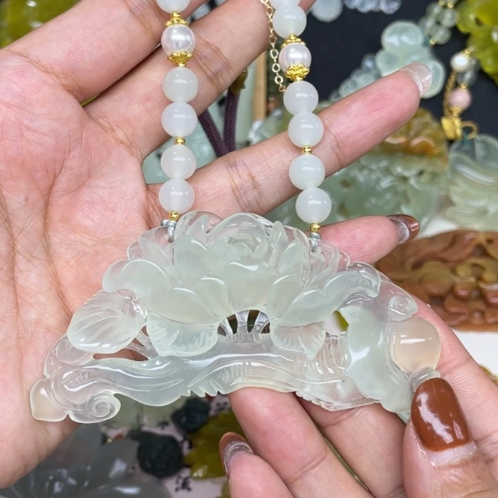 蛇纹石玉未镶嵌颈饰