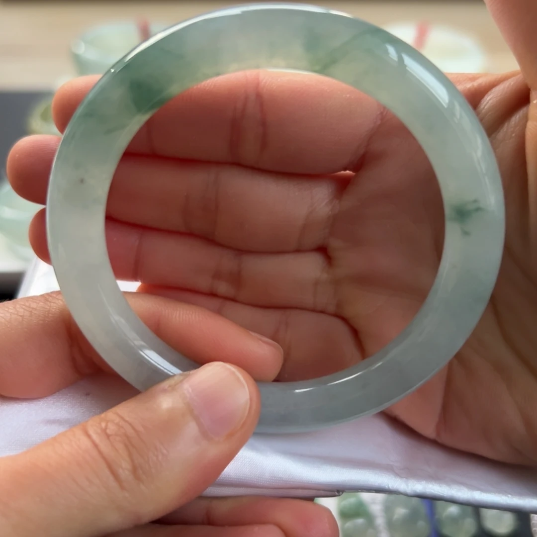 翡翠手镯未镶嵌手镯