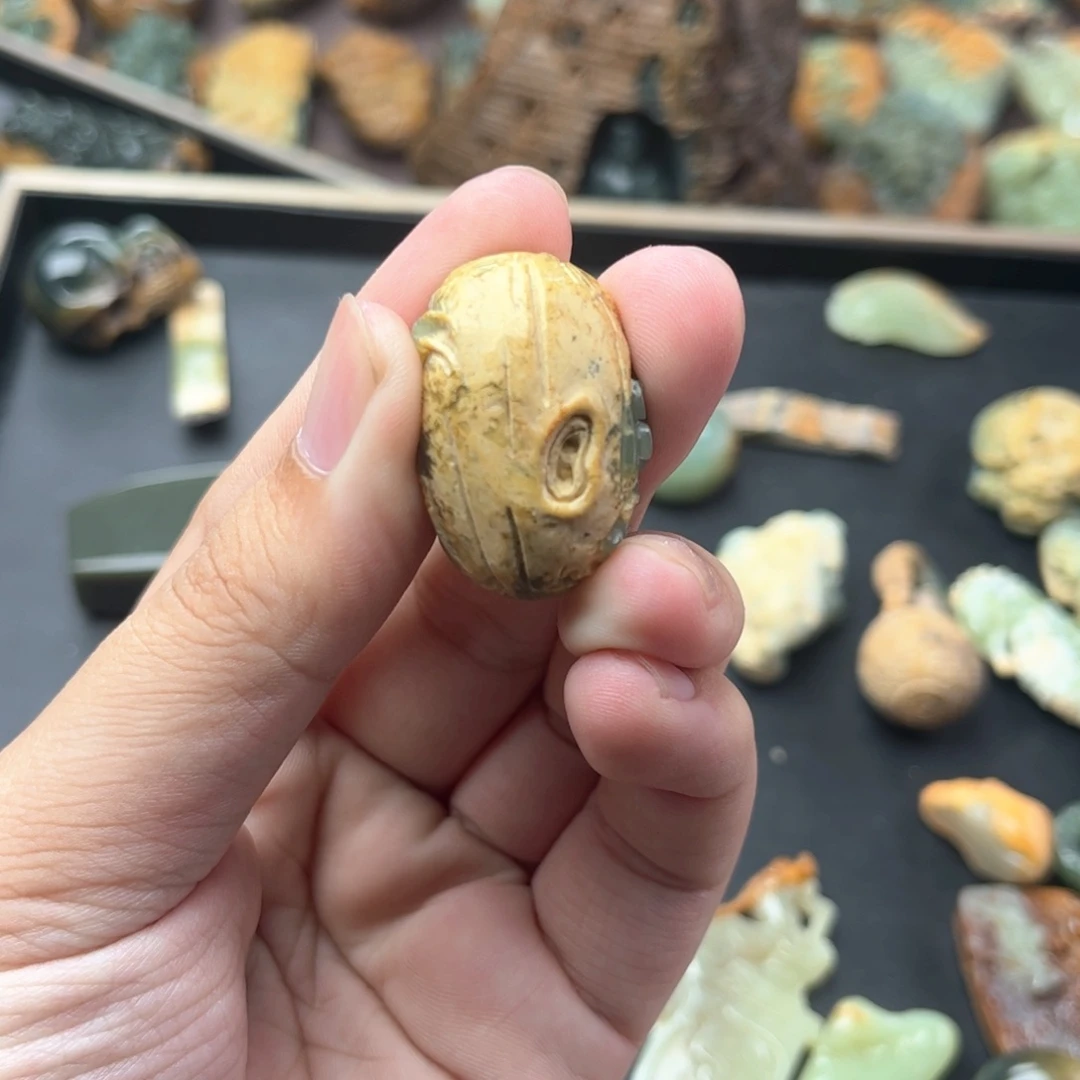 岫岩河磨玉（透闪石质玉）吊坠未镶嵌土*