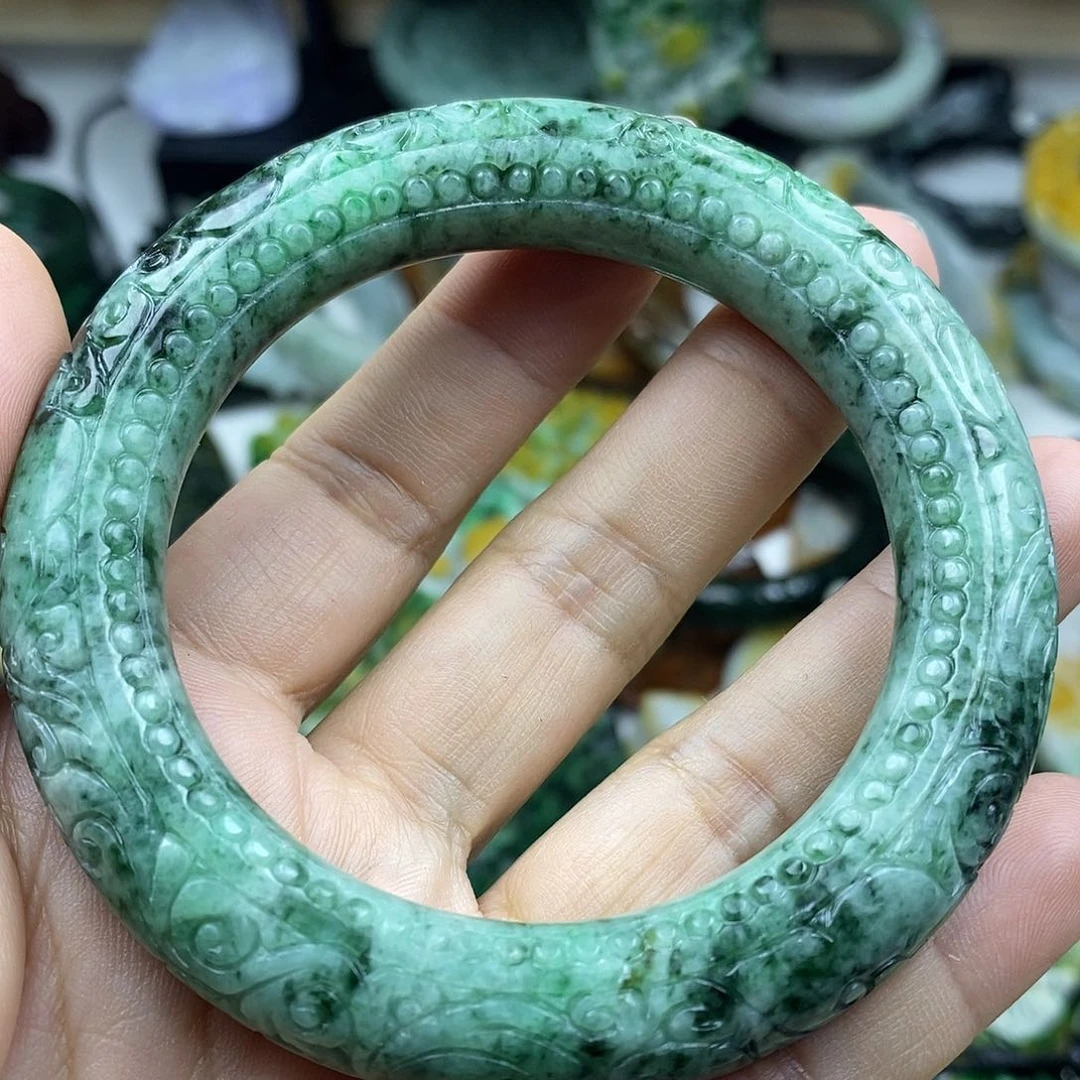 翡翠未镶嵌颈饰手镯