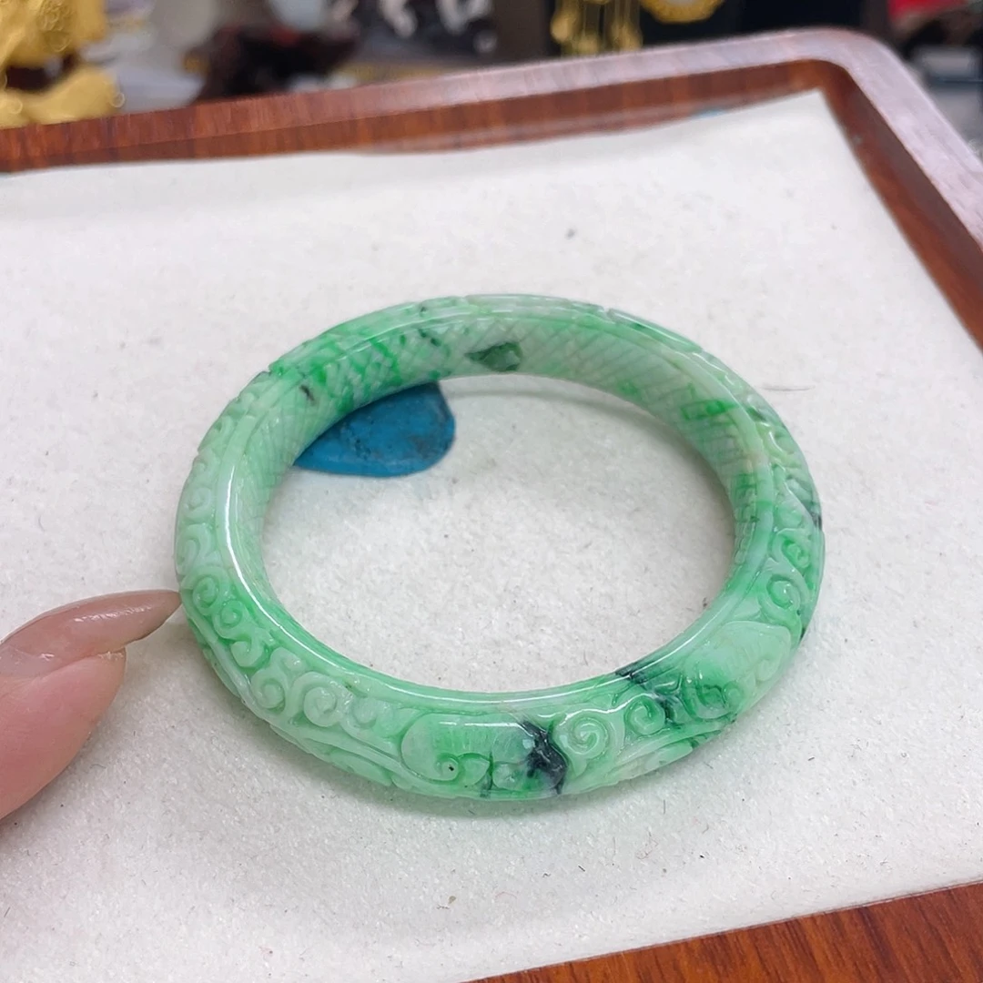 翡翠未镶嵌颈饰手镯