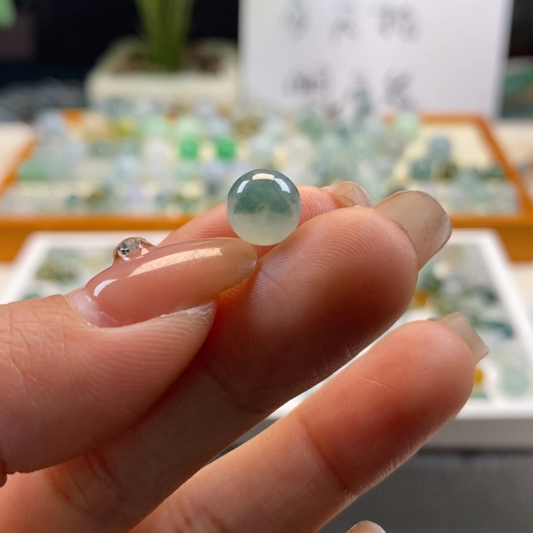 翡翠散珠?****我天然翡翠飘花8.2，有冰纹