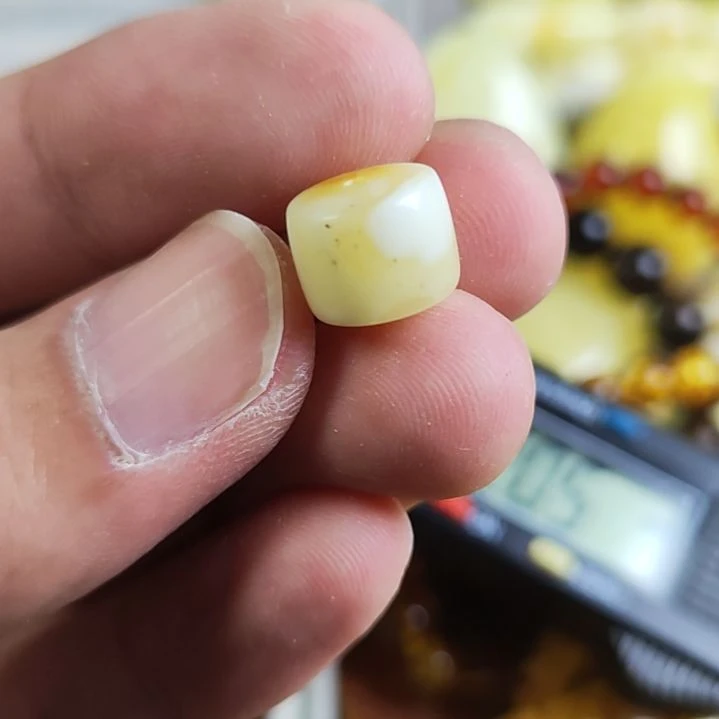 琥珀未镶嵌裸石11*9mm