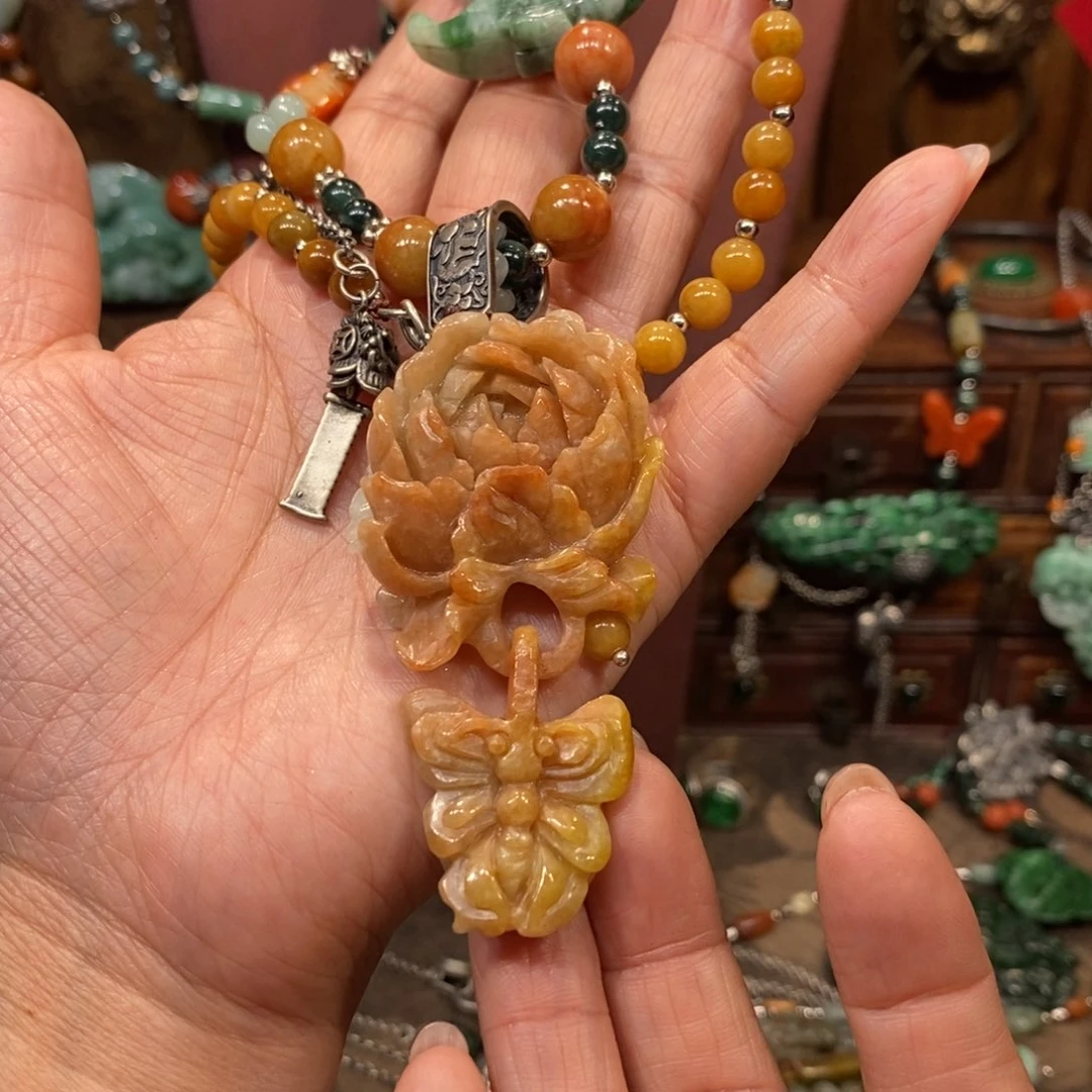 翡翠吊坠(赠链)未镶嵌