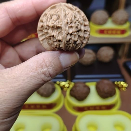 文玩核桃吊坠三角白  全品无修