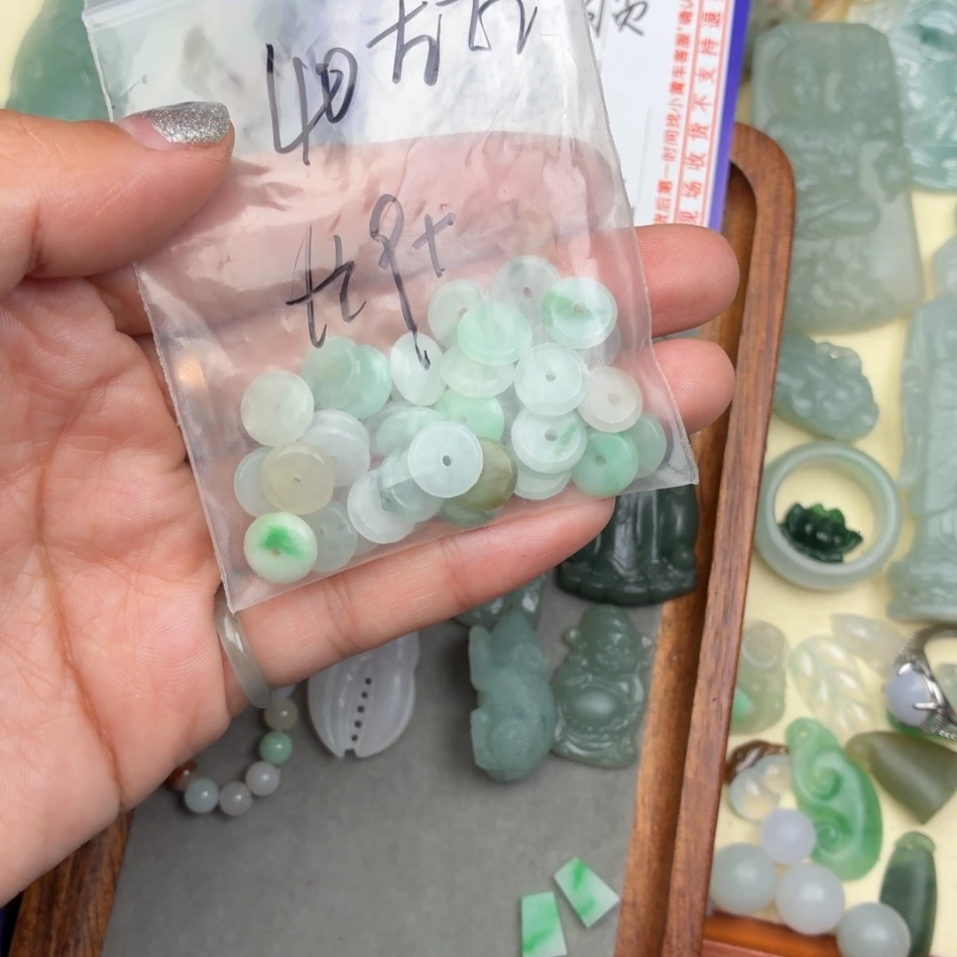 *****翡翠未镶嵌颈饰平安扣