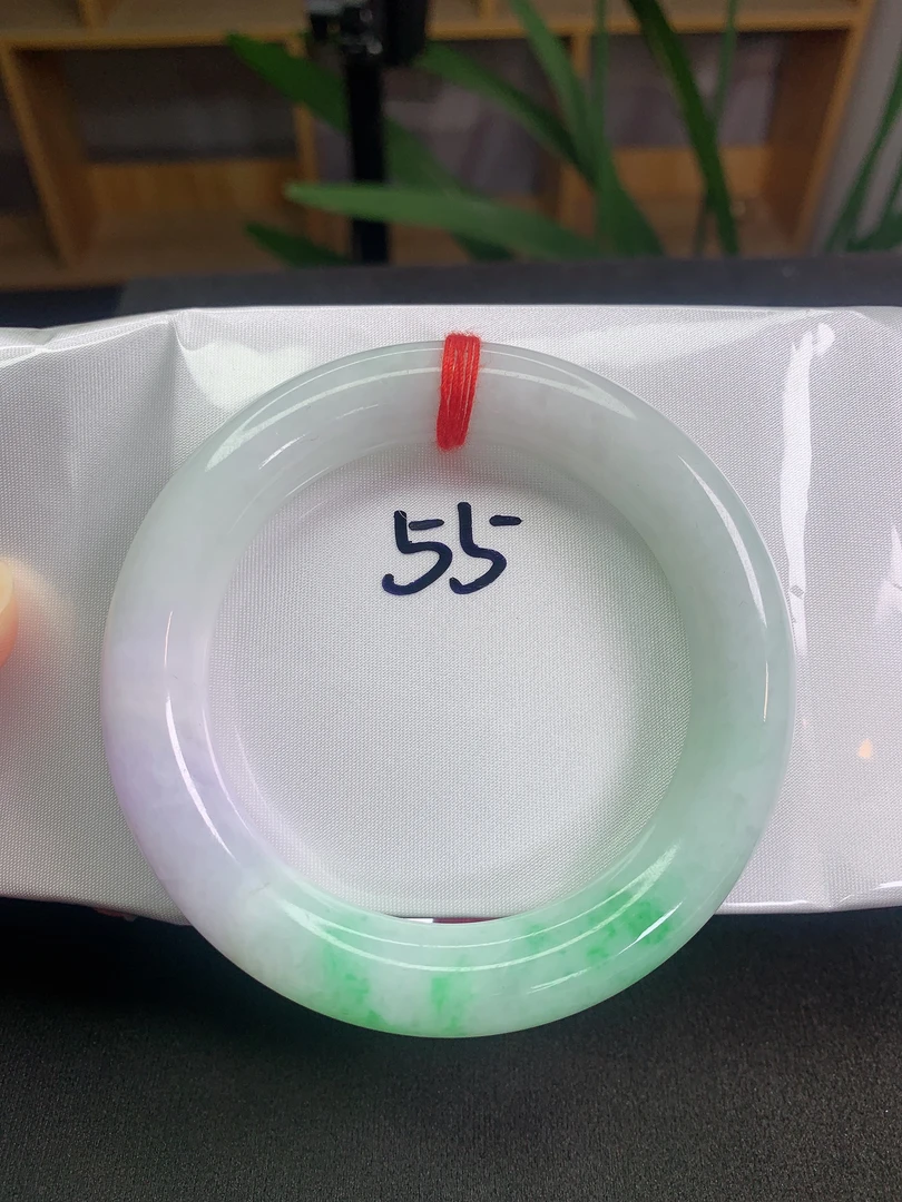 （296号）缅甸天然A货翡翠54-55圈口糯白底飘绿飘紫圆条手镯、有纹裂