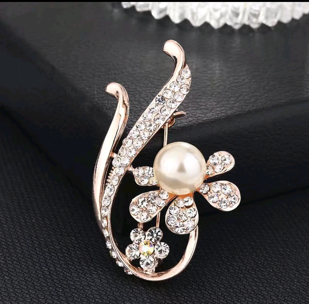 铜合金胸针 3068半花珠珠回行胸针
