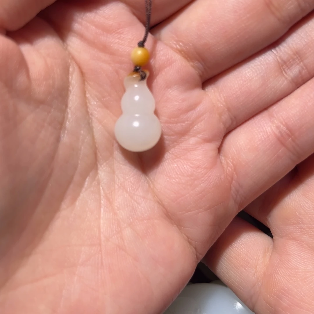 黑***子和田玉未镶嵌颈饰