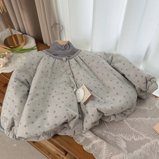 桃喜 25冬 5106女童灰色碎花圆领棉衣（汉服）