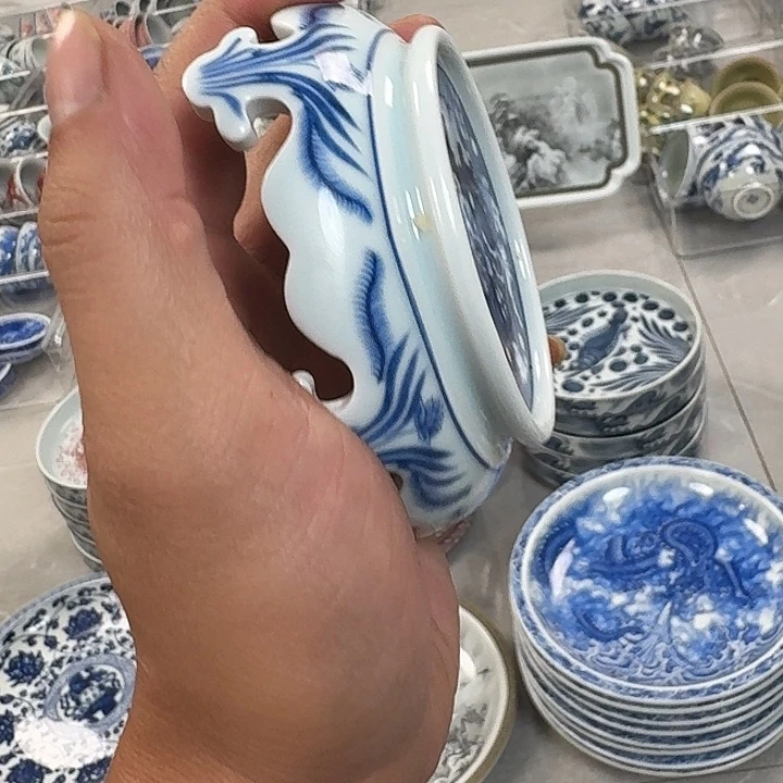 瓷片青花鱼藻板凳盖至
