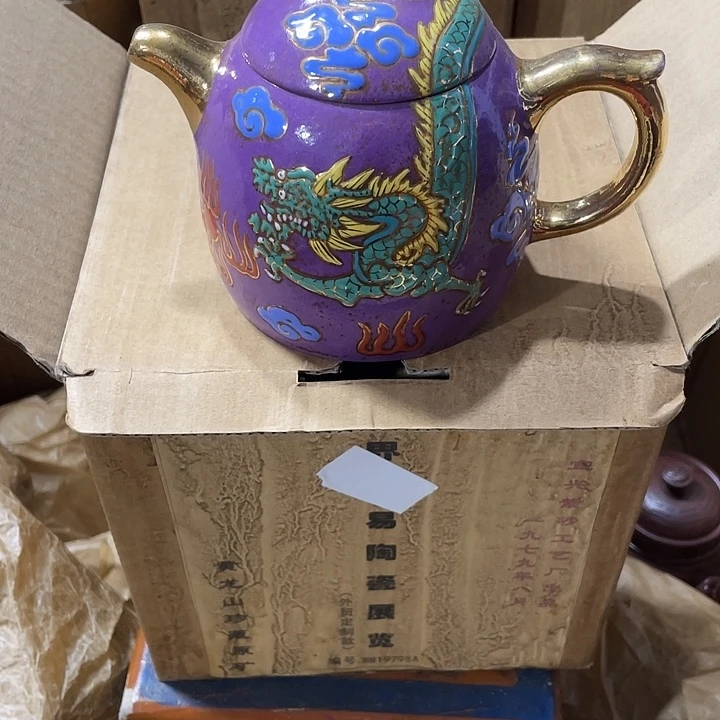 茶壶紫砂料手工制作的一把紫砂壶。123